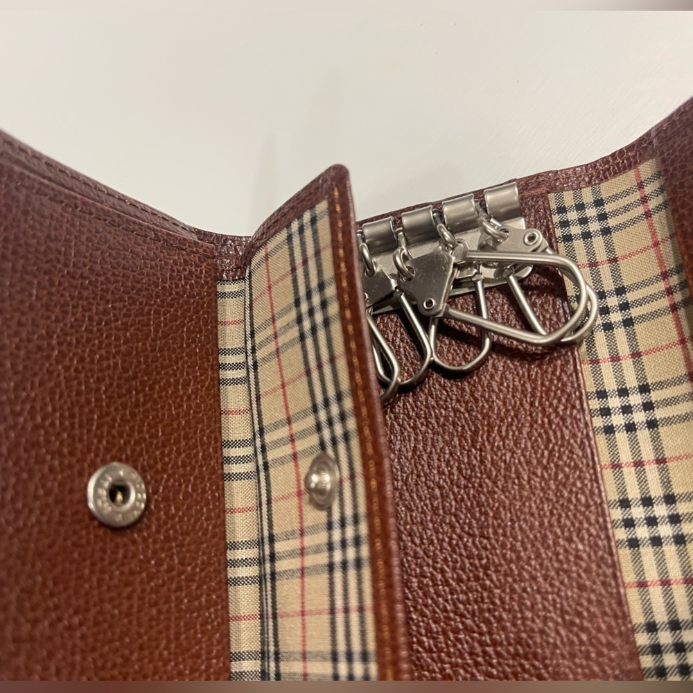 Burberry 5-Ring Key Case - image 6